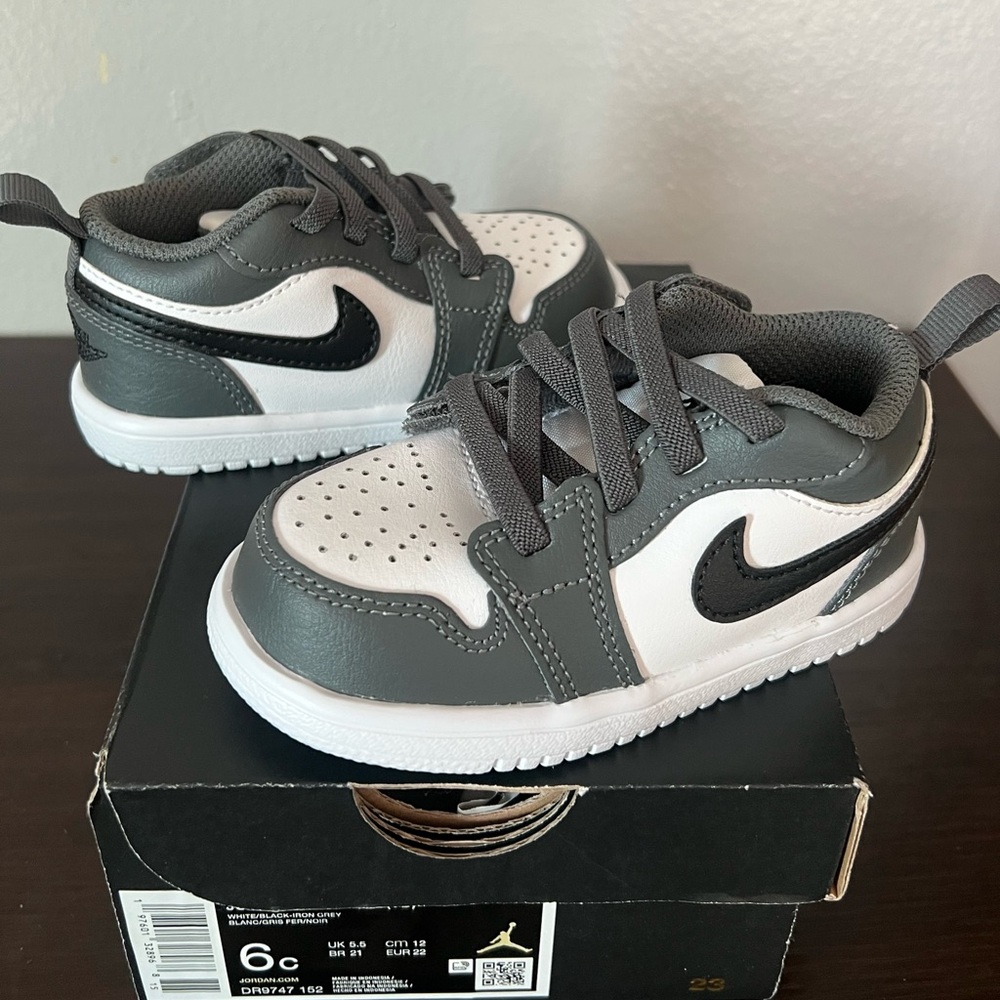 Toddler Jordan 1 low ALT, size 6C. Brand New, Never Worn. Easy slip on , straps